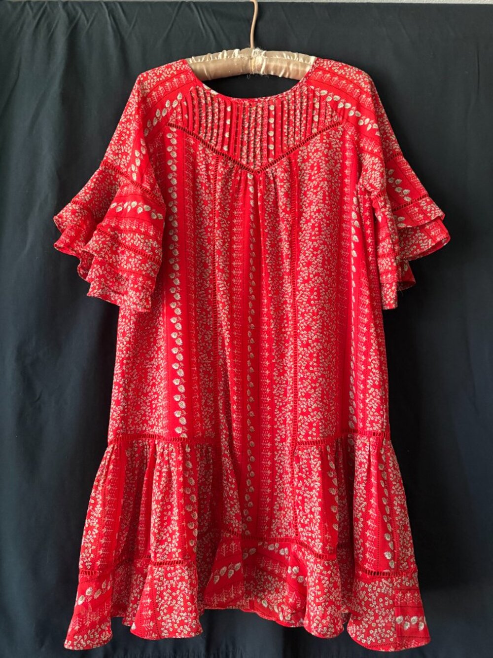 See And Be Seen Women’s Small Red Print Flowy Dress
